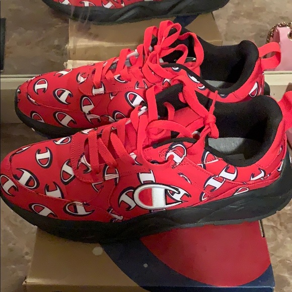 Champion - Picture 3 of 6